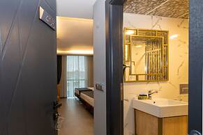 Fly And Stay Airport Hotel