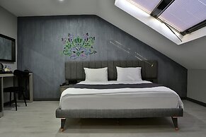 Fly And Stay Airport Hotel