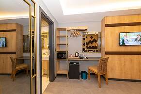 Fly And Stay Airport Hotel