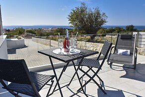 Funtastic C Apartment with Pool and Terrace