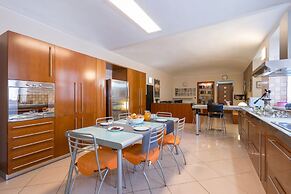 Casa Emiland vicino al fiume Dora