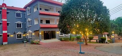 Lake Side Resort Neermahal