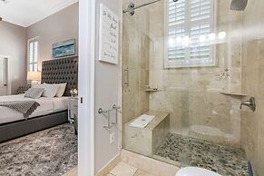 Modern 3BR Condo With Pool