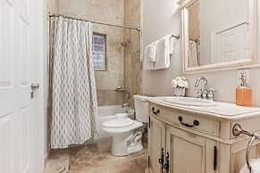 Modern 3BR Condo With Pool