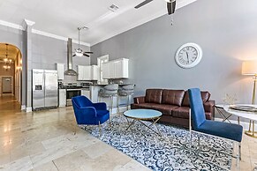 Modern 3BR Condo With Pool