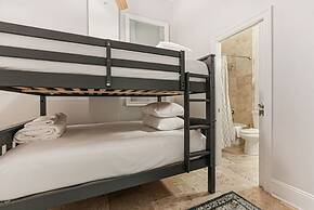 Modern 3BR Condo With Pool