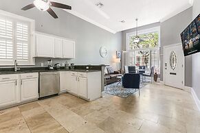 Modern 3BR Condo With Pool