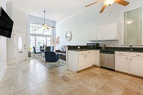 Modern 3BR Condo With Pool