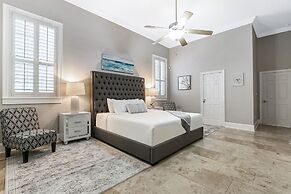 Modern 3BR Condo With Pool