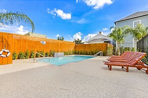 Modern 3BR Condo With Pool