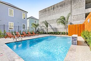 Modern 3BR Condo With Pool
