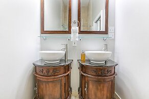 Modern 3BR Condo With Pool