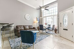 Modern 3BR Condo With Pool