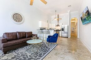 Modern 3BR Condo With Pool