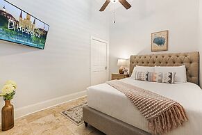 Modern 3BR Condo With Pool