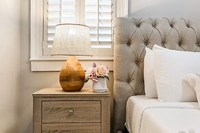 Modern 3BR Condo With Pool