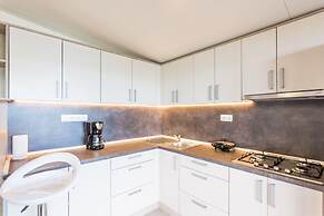 Mobile Home Rock Rose 2