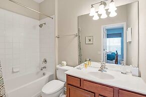 Lovely Decor and Large Pool Area! Less Than 5 Miles to Disney. #4wh633