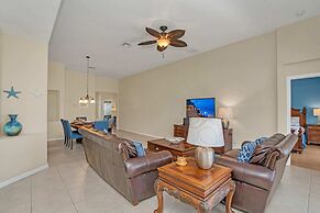 Lovely Decor and Large Pool Area! Less Than 5 Miles to Disney. #4wh633
