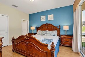 Lovely Decor and Large Pool Area! Less Than 5 Miles to Disney. #4wh633