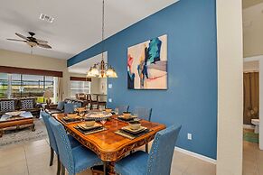 Lovely Decor and Large Pool Area! Less Than 5 Miles to Disney. #4wh633