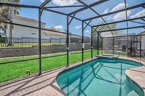 Lovely Decor and Large Pool Area! Less Than 5 Miles to Disney. #4wh633