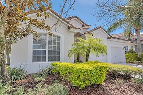 Lovely Decor and Large Pool Area! Less Than 5 Miles to Disney. #4wh633