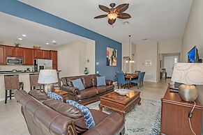 Lovely Decor and Large Pool Area! Less Than 5 Miles to Disney. #4wh633