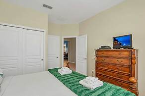 Lovely Decor and Large Pool Area! Less Than 5 Miles to Disney. #4wh633