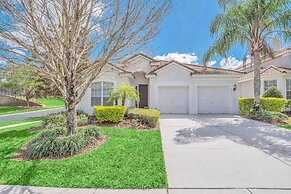 Lovely Decor and Large Pool Area! Less Than 5 Miles to Disney. #4wh633