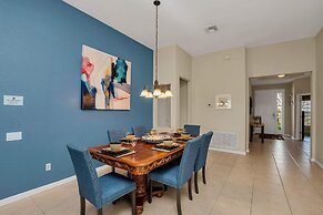 Lovely Decor and Large Pool Area! Less Than 5 Miles to Disney. #4wh633