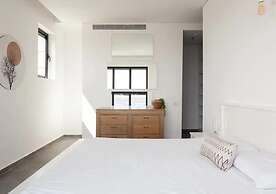 Luxury Penthouse on High Floor with Hot Tub