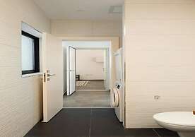 Luxury Penthouse on High Floor with Hot Tub