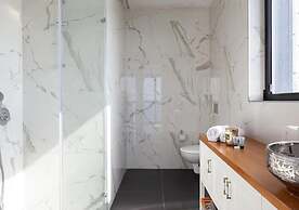 Luxury Penthouse on High Floor with Hot Tub