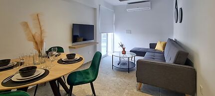 Phaedrus Living: Seaside Luxury Flat Lighthouse 69