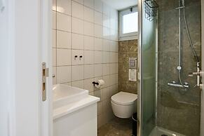 Phaedrus Living: Seaside Luxury Flat Lighthouse 69