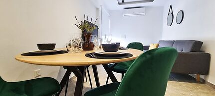 Phaedrus Living: Seaside Luxury Flat Lighthouse 69