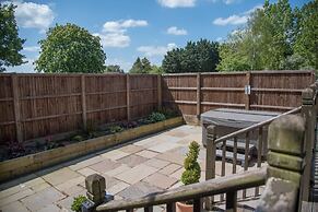 Willow Lodge With Hot Tub, Kingfishers