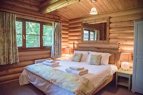 Willow Lodge With Hot Tub, Kingfishers