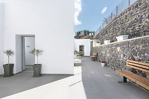 La Estrella 4 Suites with Sea View & 4 Prive Hot Tub