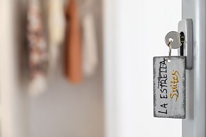 La Estrella 4 Suites with Sea View & 4 Prive Hot Tub