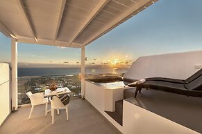 La Estrella 4 Suites with Sea View & 4 Prive Hot Tub