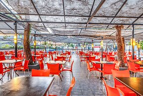 Senza Garden Holiday Club