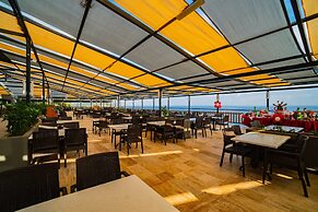 Senza Garden Holiday Club