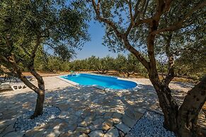 Luxury Private Villa Complex With Pool and Jacuzzi