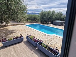 Luxury Private Villa Complex With Pool and Jacuzzi