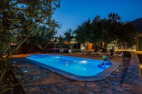 Luxury Private Villa Complex With Pool and Jacuzzi