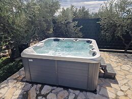 Luxury Private Villa Complex With Pool and Jacuzzi