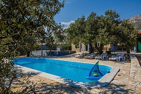 Luxury Private Villa Complex With Pool and Jacuzzi