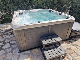 Luxury Private Villa Complex With Pool and Jacuzzi